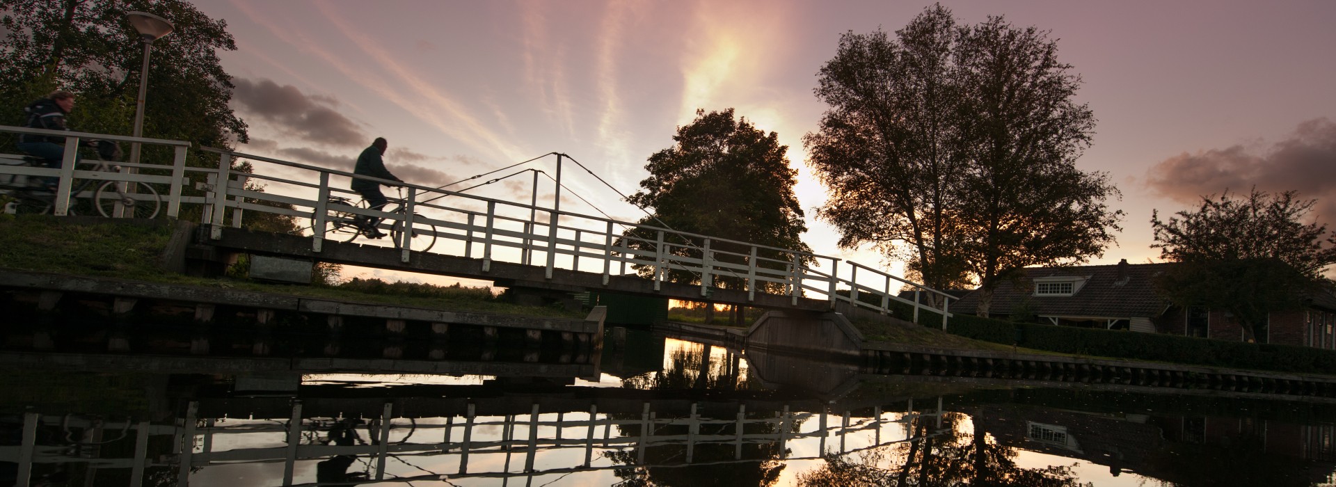 Fietsen brug waterdorpen Wanneperveen WaterReijk.jpg